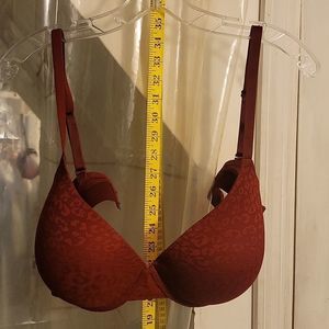 Nwot, Victoria Secret Sz 36/38 padded Push up Bra, under wire. 2 hk Maroon/PinK